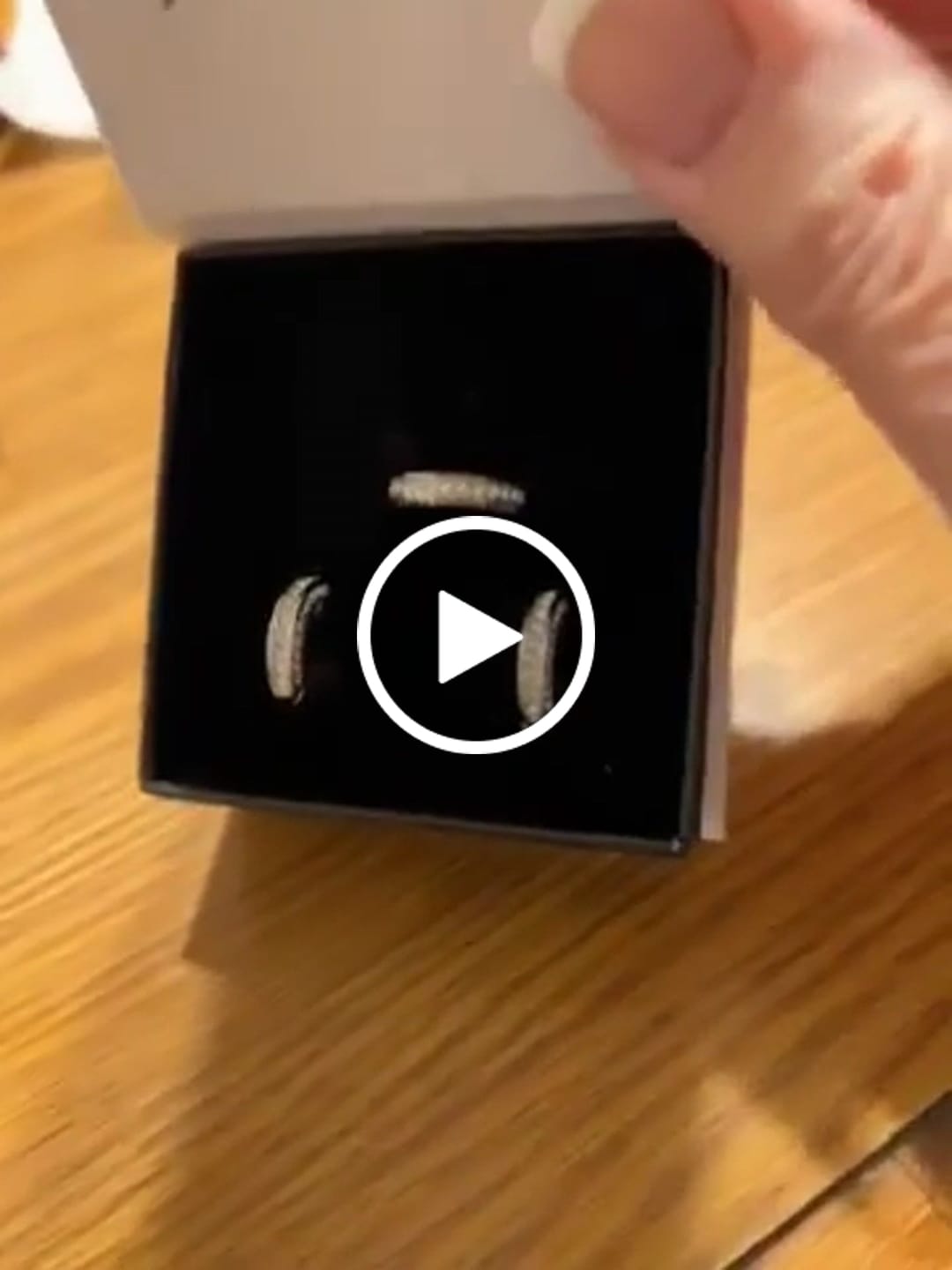 Customer video review of Viviana 18k White Gold Plated Hoop Pendant Necklace with Swarovski Crystals