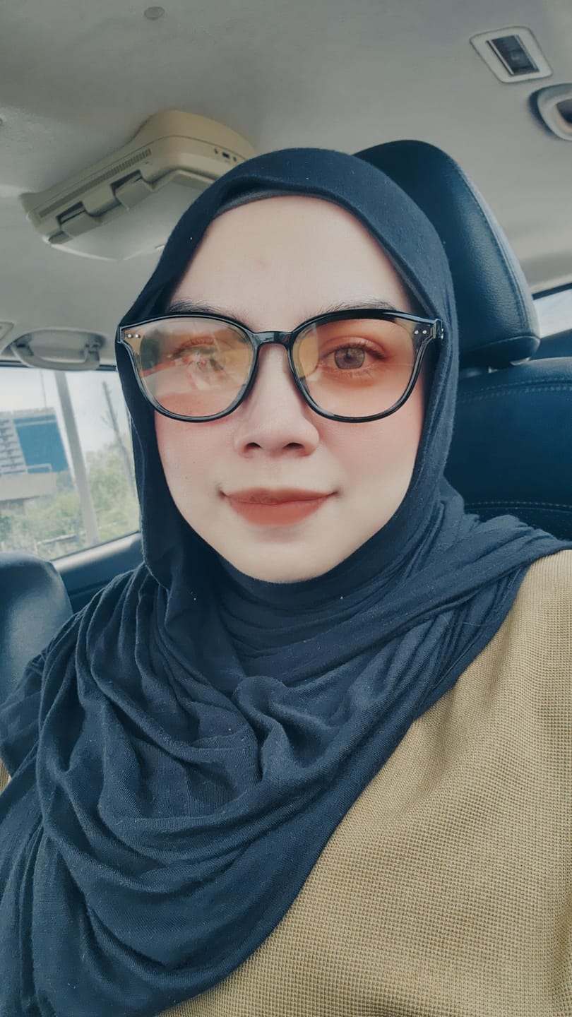 Customer photo review of Owen Square Framed Sunglasses