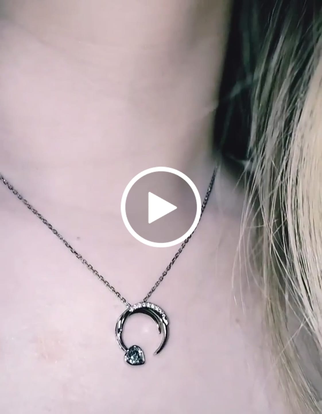 Customer video review of Aelin 18k White Gold Plated Crescent Heart Pendant Necklace with Swarovski Crystals
