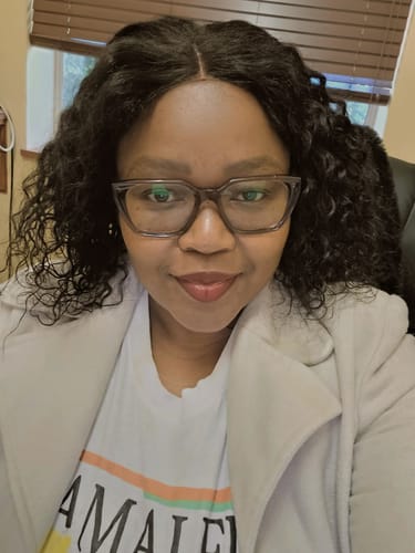 Customer photo review of Brazilian 4x4 Lace Wig - Straight 12" and Natural Wave 12" - R2750