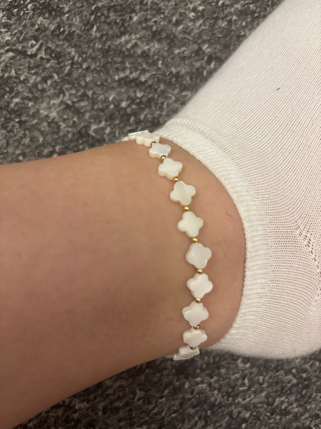 Customer photo review of White Clovers Fußkette | 18K vergoldet