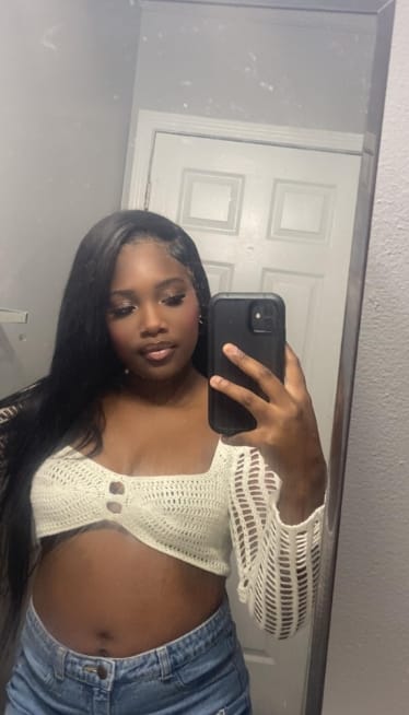 Customer photo review of MORE FACE 13x6 Lace Frontal Wig Preplucked Straight Human Hair Wigs With Baby Hair