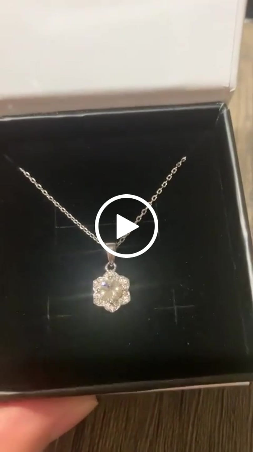 Customer video review of Poppy 18k White Gold Plated Necklace with Simulated Diamond Crystals - Final Sale
