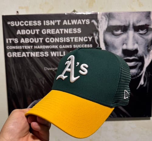 Customer photo review of 9FORTY A-Frame Trucker Oakland Athletics Dark Green Gold Snapback