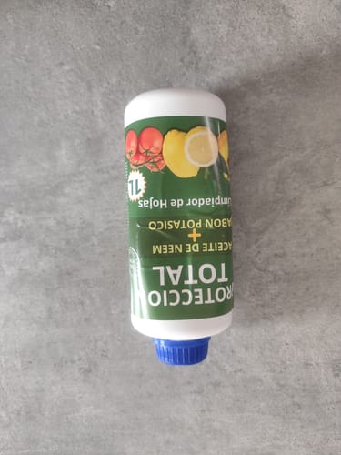 Customer photo review of Fertibono JaboNeem - Jabón Potásico y Aceite de Neem - 1 + 250Ml - Limpieza y Cuidado Natural para Plantas y Jardín - 100% Ecológico y Biodegradable