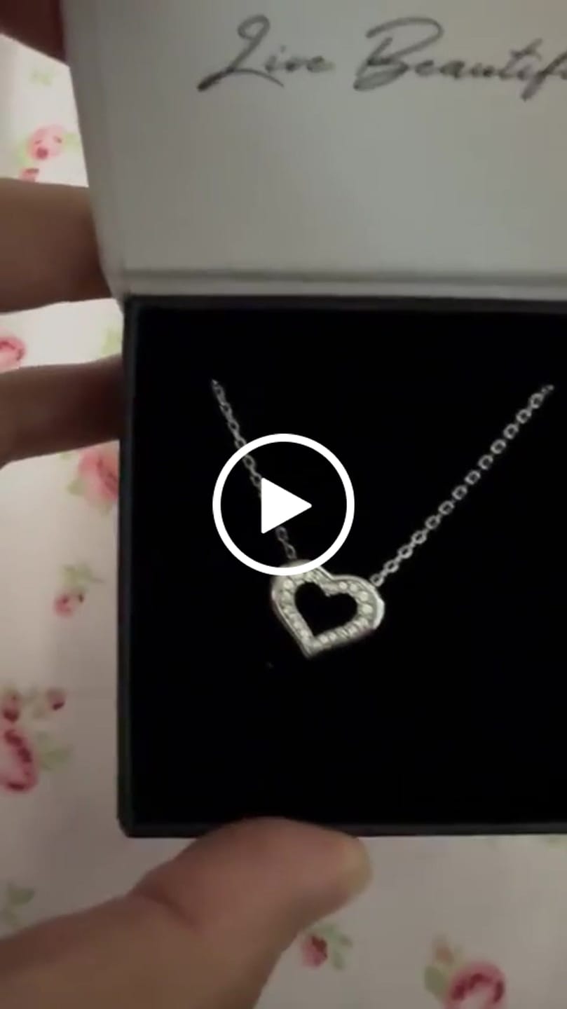 Customer video review of Dominique 18k White Gold Plated Silver Necklace with Swarovski Crystals