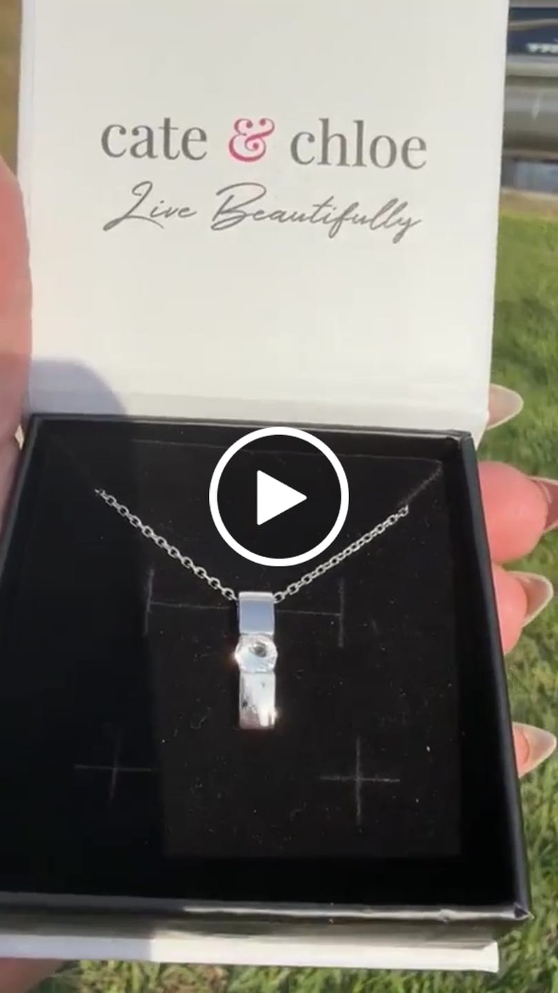 Customer video review of Nailea 18k White Gold Plated Pendant Necklace with Swarovski Crystals
