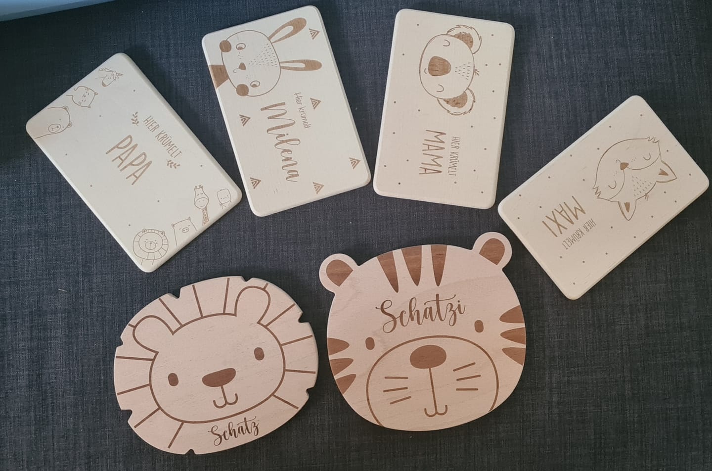 Customer photo review of Frühstücksbrettchen Holz personalisiert Löwengesicht Rund