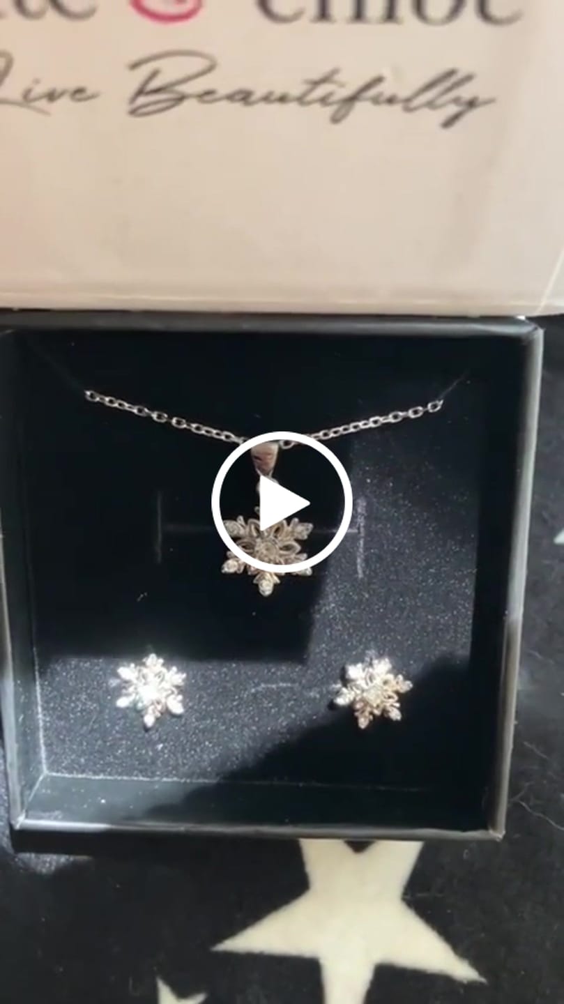Customer video review of Sunny 18k White Gold Plated Necklace and Stud Earrings Jewelry Set with Swarovski Crystals