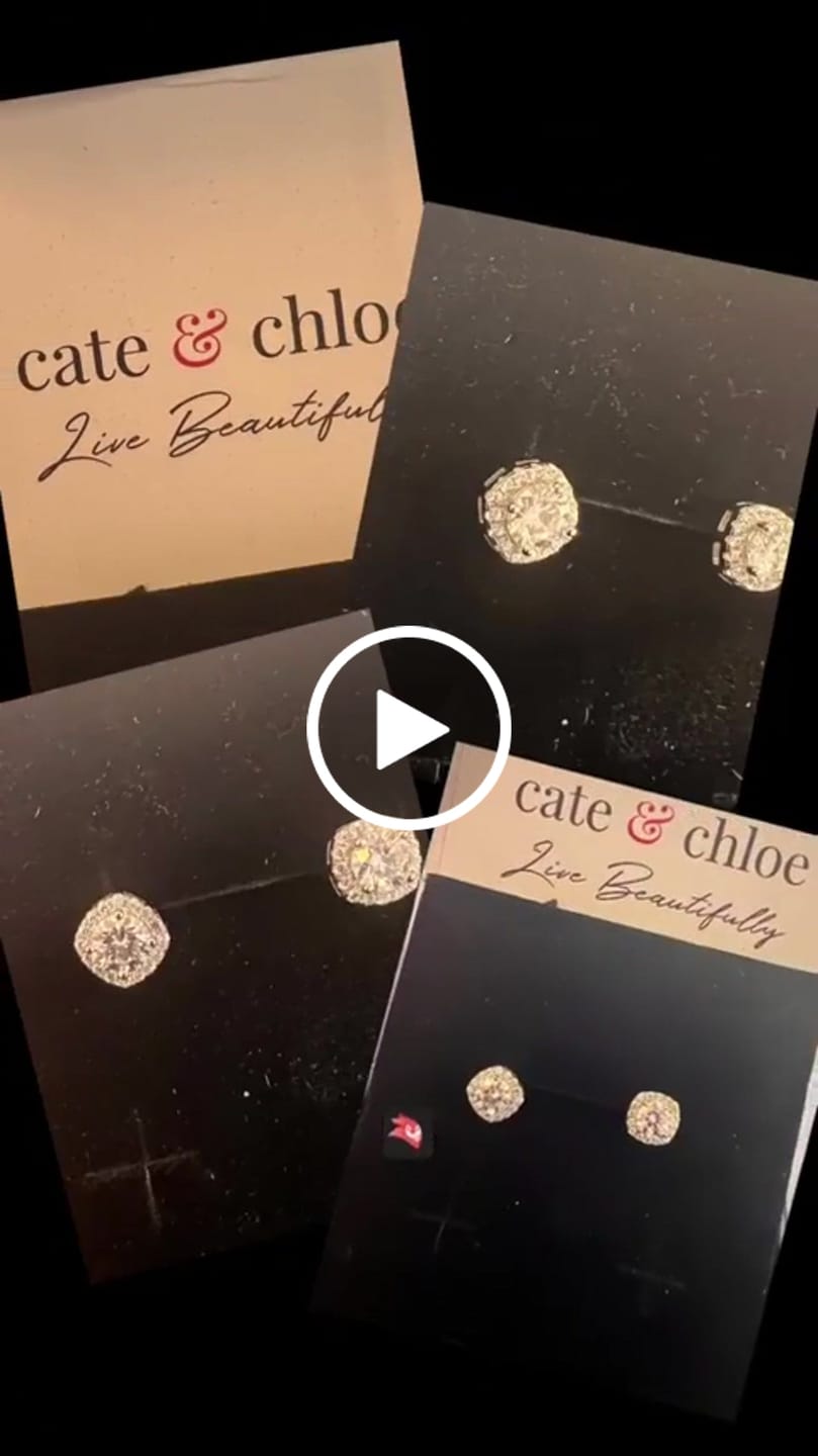 Customer video review of Calliope 18k White Gold Plated 3-Stone Pendant Necklace with Swarovski Crystals