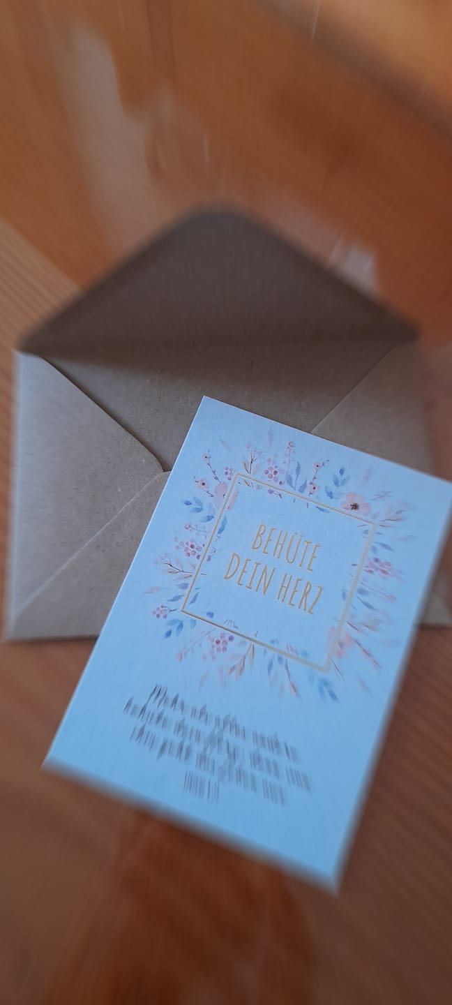 Customer photo review of Postkarte "Behüte dein Herz" mit Bibelvers · A6 · mit Gold veredelt