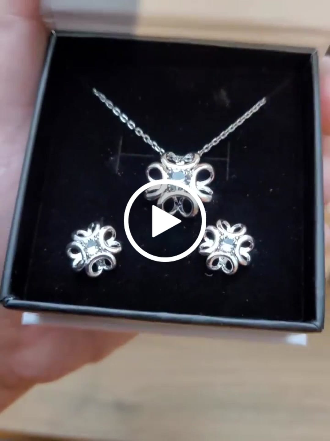 Customer video review of Alexis 18k White Gold Plated Flower Pendant Necklace with Swarovski Crystal