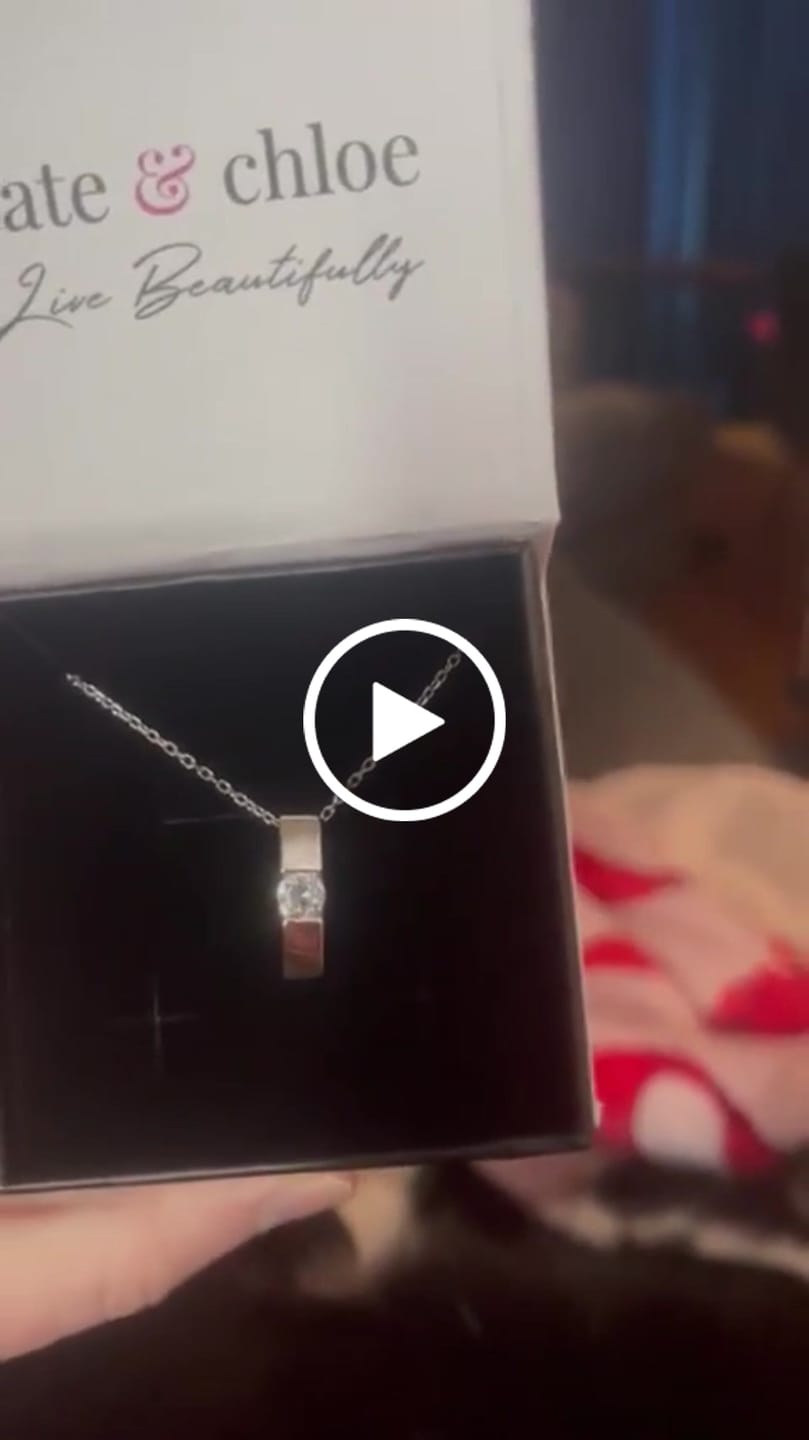 Customer video review of Nailea 18k White Gold Plated Pendant Necklace with Swarovski Crystals