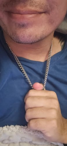 Reseña con foto de un cliente sobre Cadena Cuban Link 8mm
