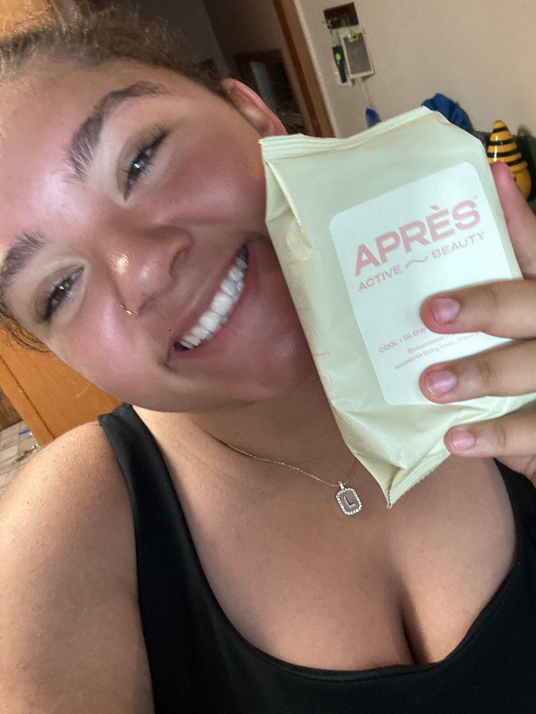 Customer photo review of Cool + Glow Facial Towelettes