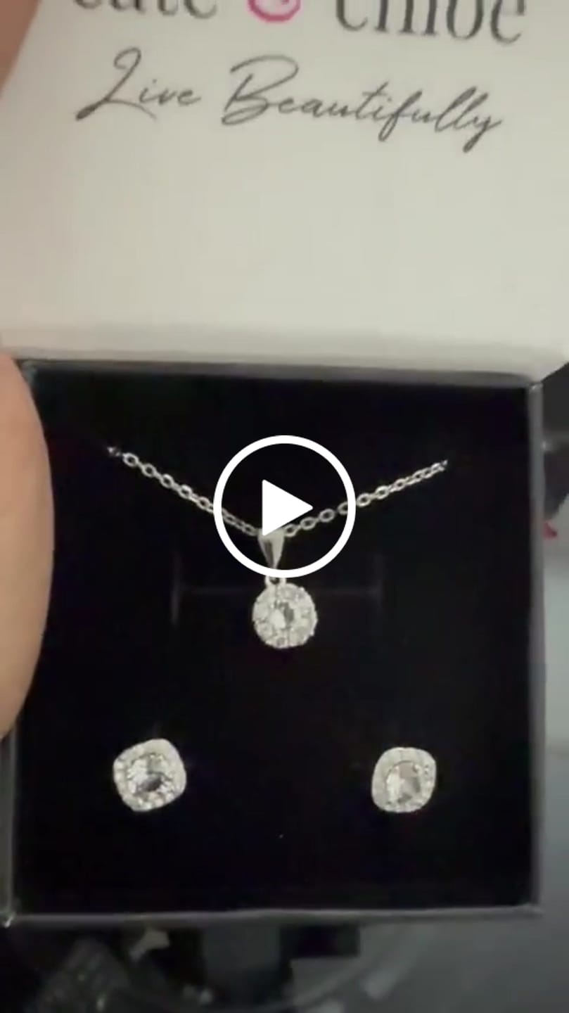 Customer video review of Ruth 18k White Gold Plated Silver Pendant Necklace with Swarovski Crystals
