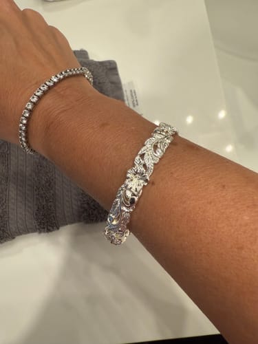 undefined review of Alaka'i Hibiscus Heirloom Cutout Bangle (Pre-Order) image 1 out of 3
