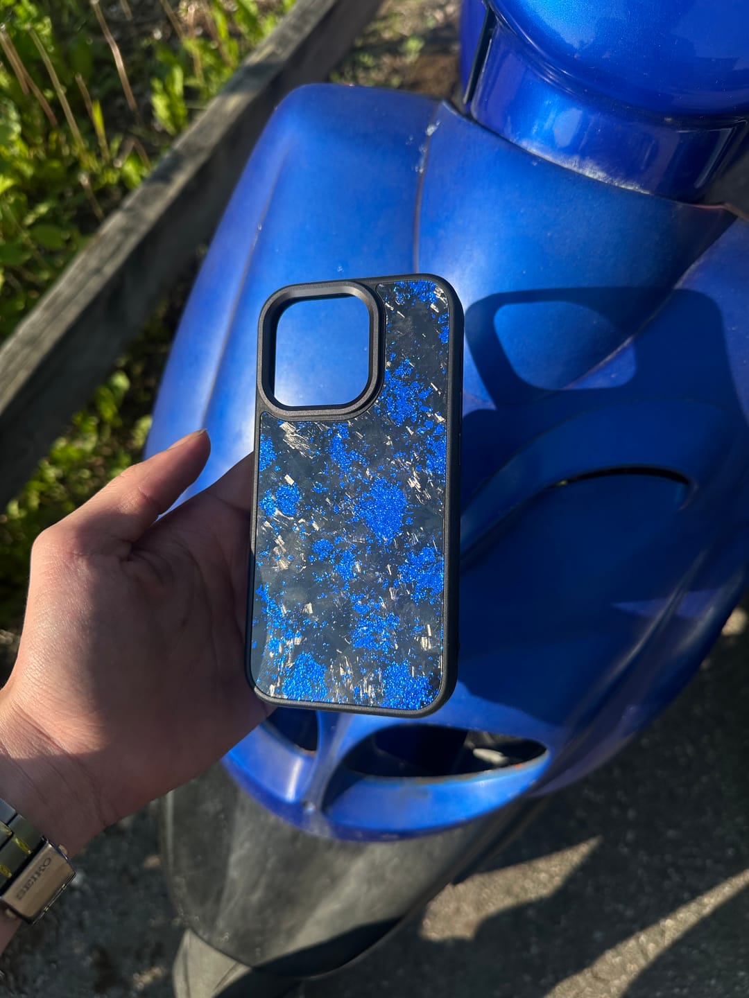 Customer photo review of Forged Carbon Blue – MagSafe