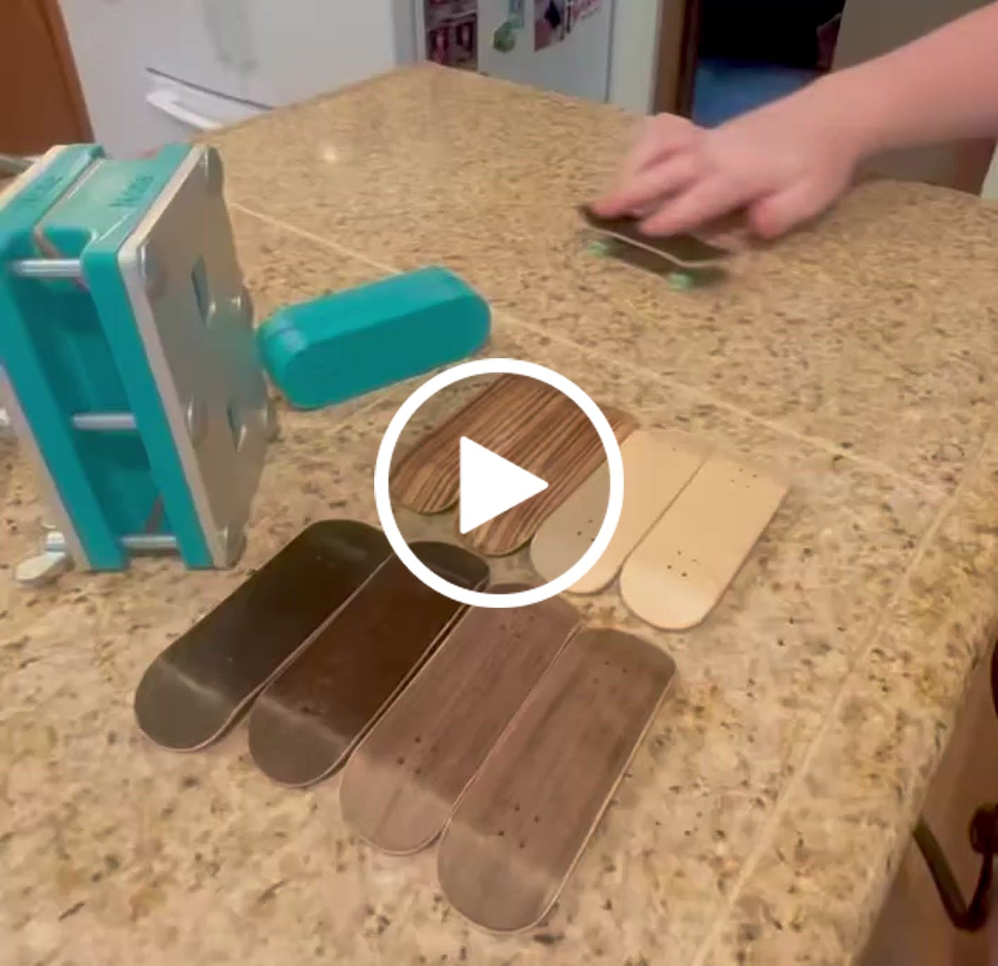 Customer video review of Fingerskateboard Construction Kit - for Experts