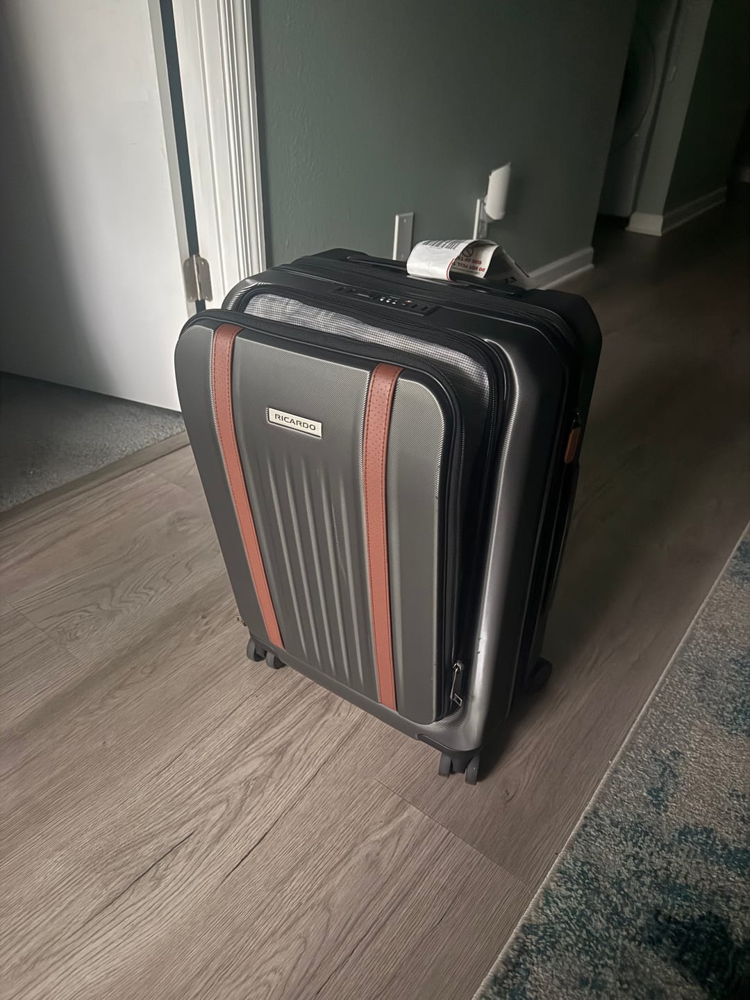 Customer photo review of Montecito 2.0 FastAccess™ Front-Opening Hardside Carry-On Expandable Spinner