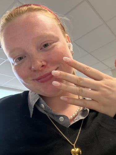 Customer photo review of D77 Bubbly Pink Shimmer Dip Powder