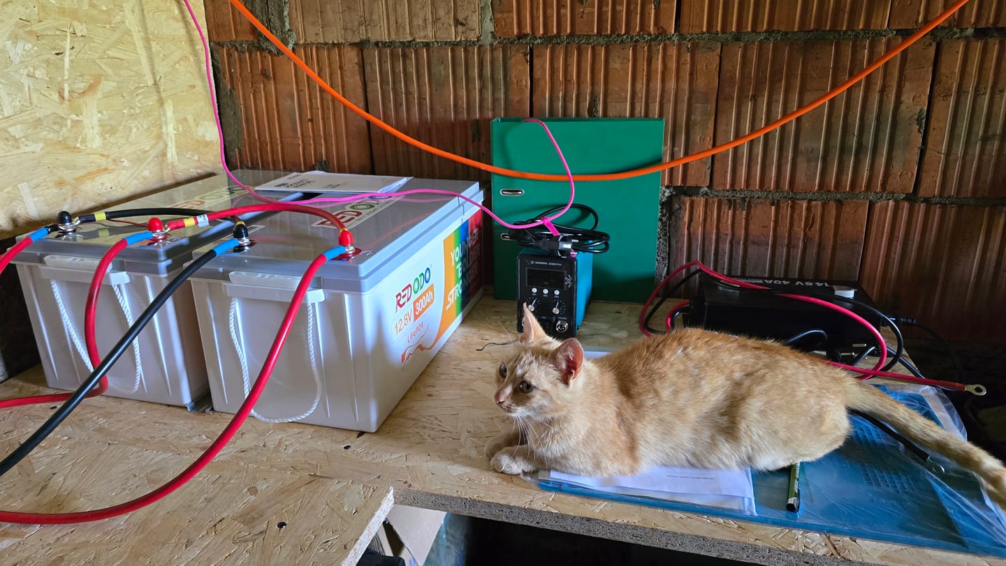 Customer photo review of Redodo LiFePO4 12V 300Ah Tiefzyklus Lithium ionen akku | 3,84kWh & 2,56kW