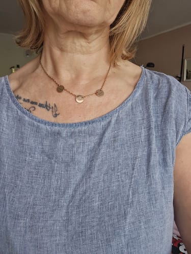 Customer photo review of Halskette mit drei personalisierten Coins