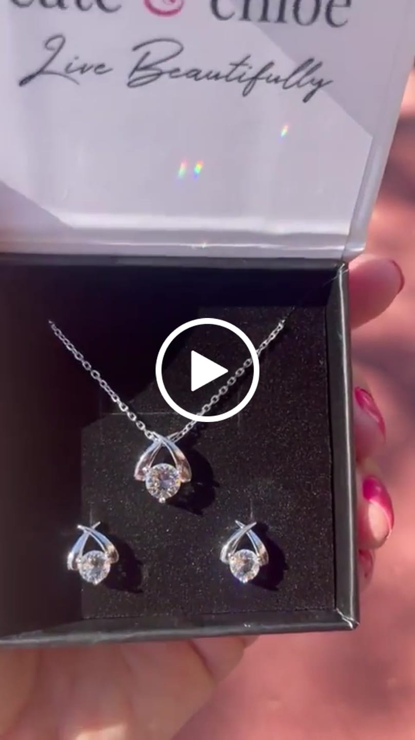 Customer video review of Eloise 18k White Gold Plated Pendant Necklace with Round Cut Swarovski Crystal