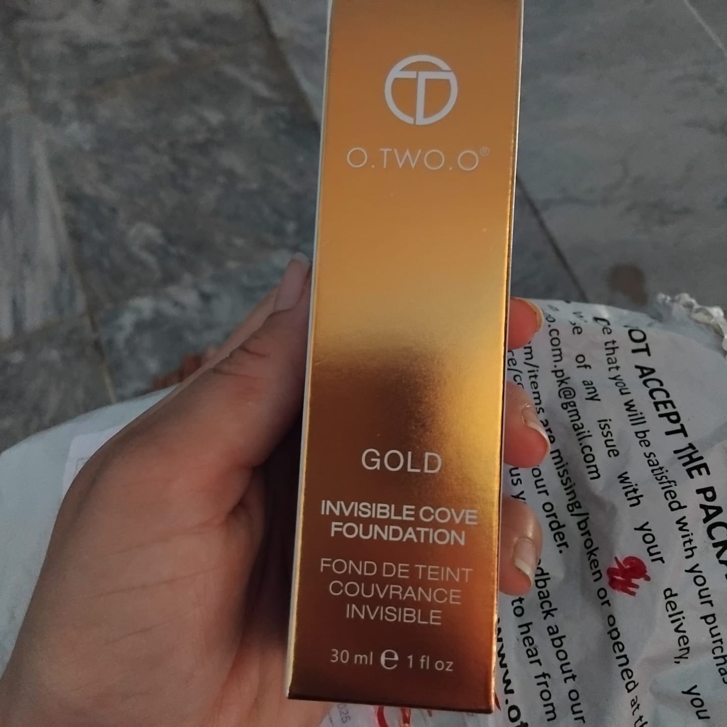 Customer photo review of O.TWO.O INVISIBLE COVER FOUNDATION