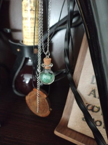 Customer photo review of Kristall in Zaubertrank-Fläschchen – Halskette