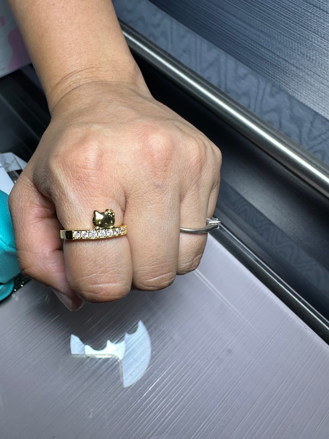 Customer photo review of Anillo Eternal Love | Plata con Baño de Oro 18k | Hello Kitty