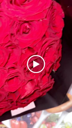 Customer video review of Red Rose Bouquet