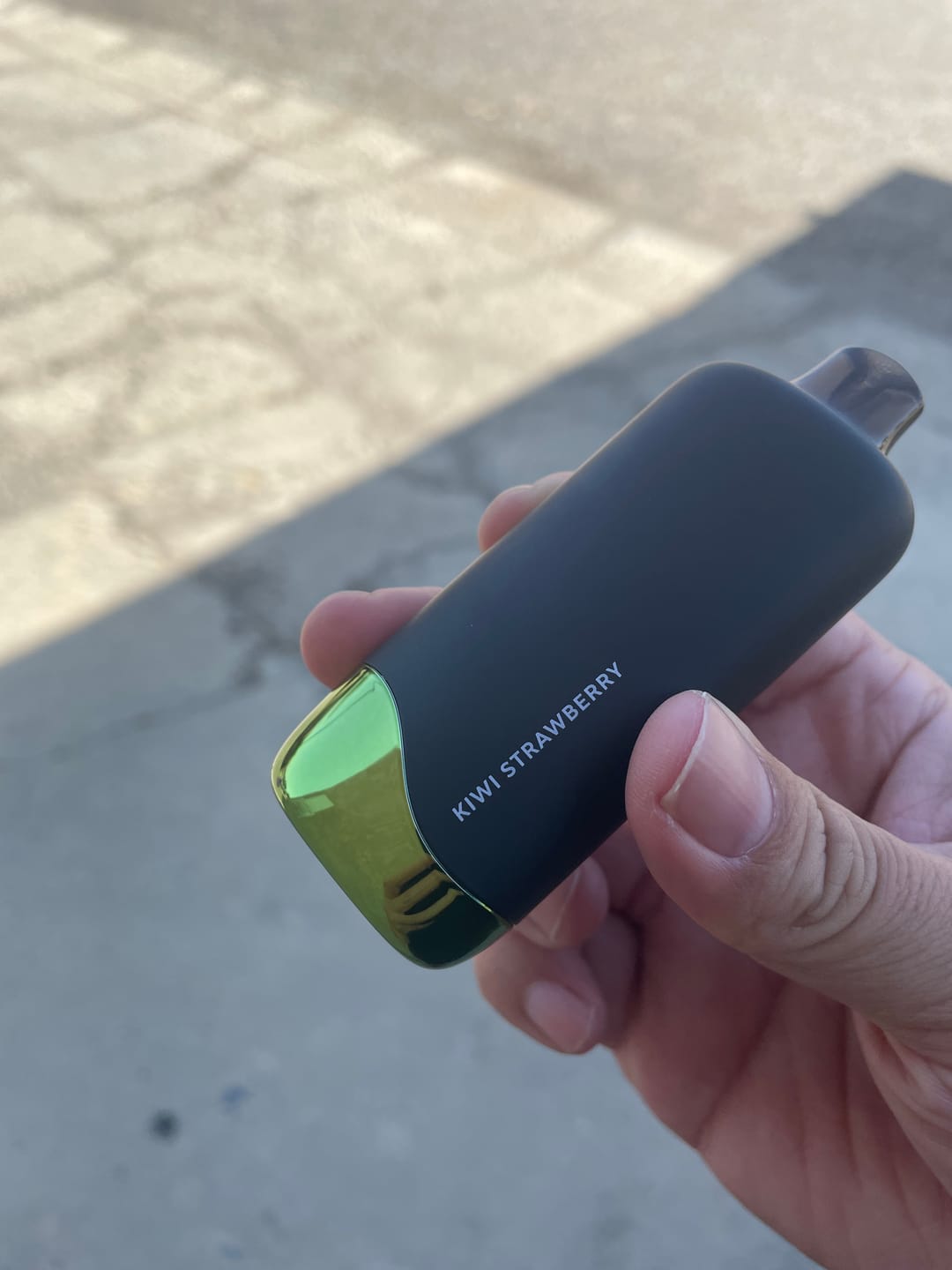Customer photo review of Kiwi Strawberry CBD Vape Pen