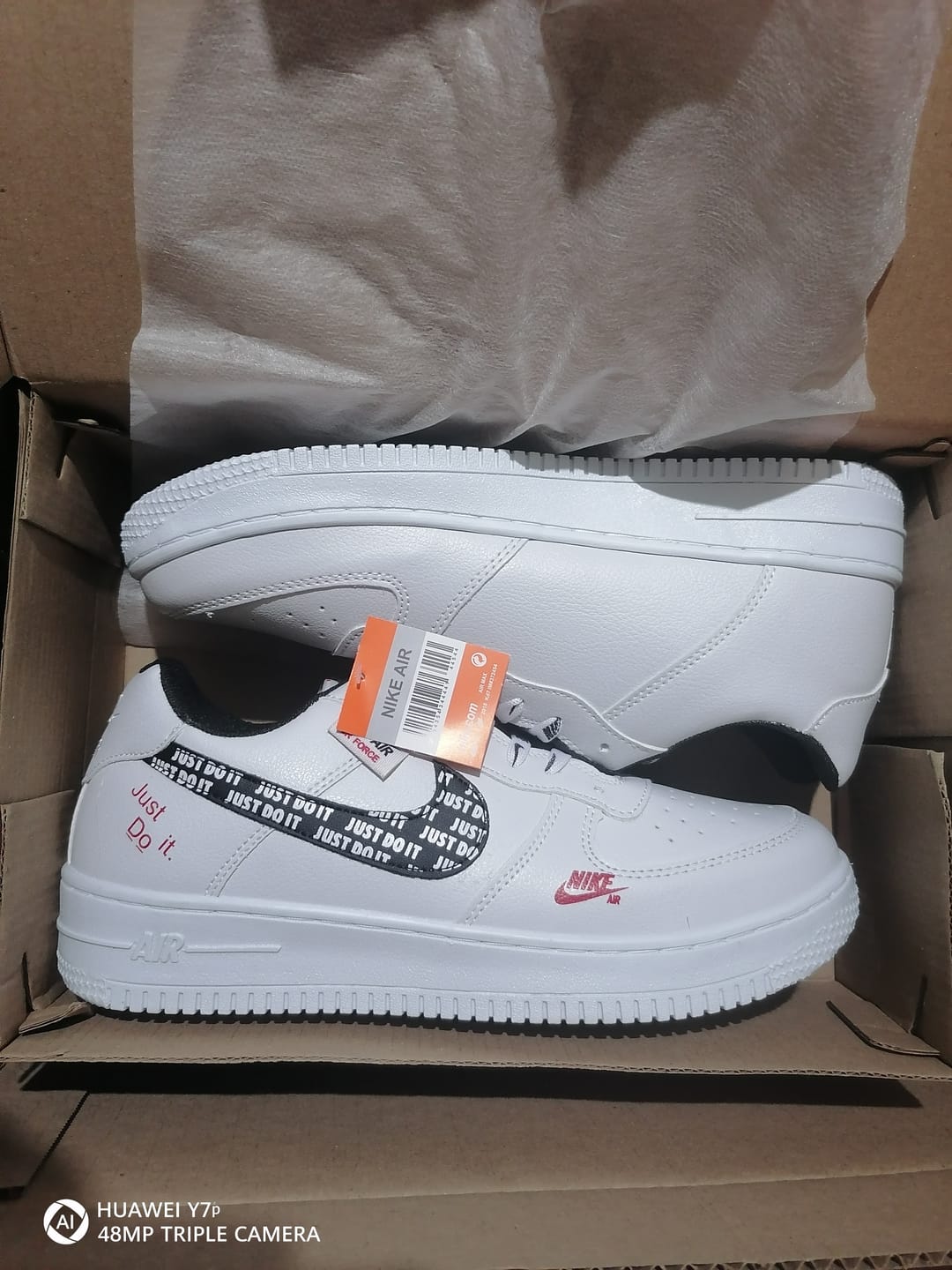 Customer photo review of Tenis 270 Blanco Negro Rojo