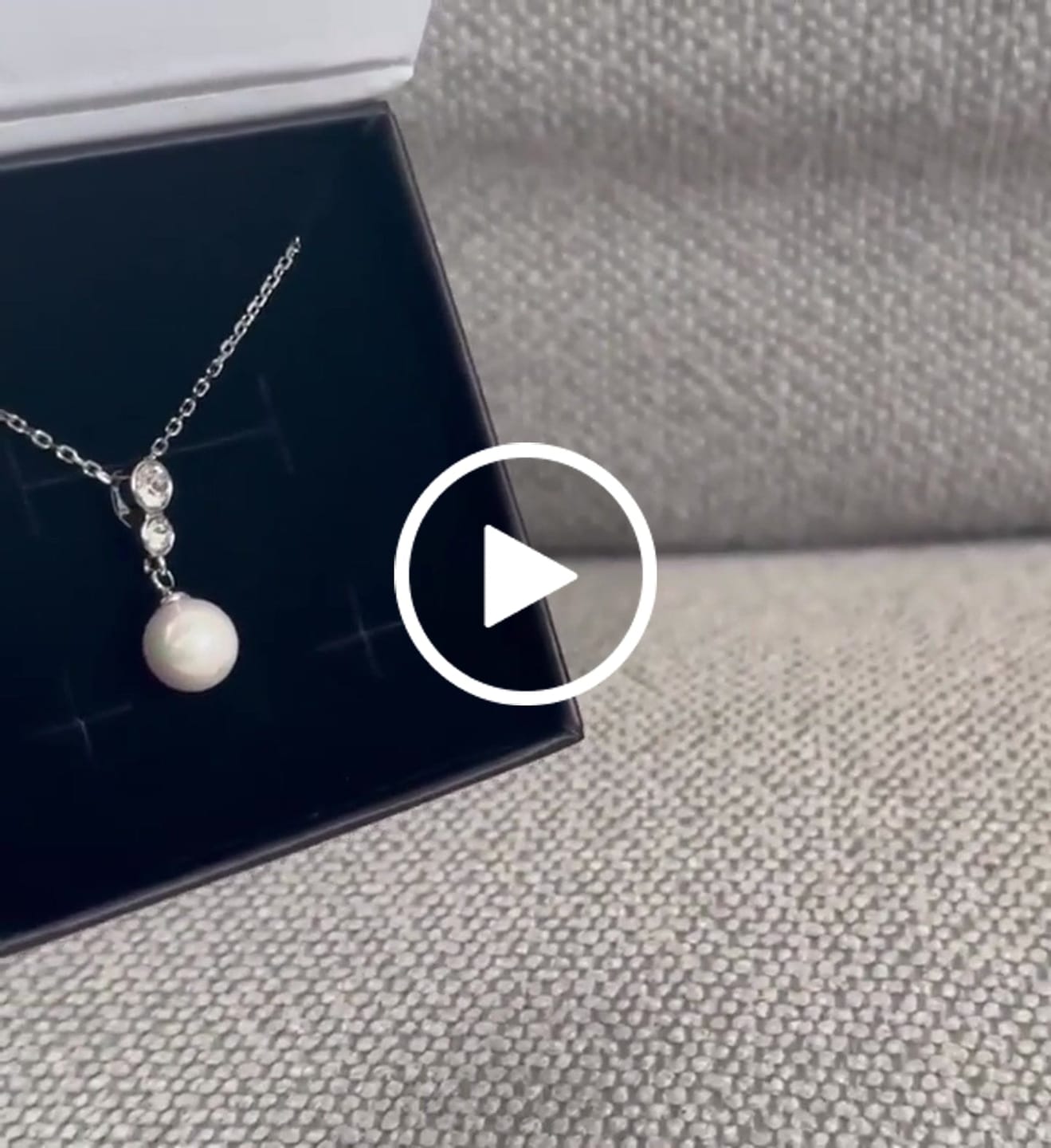 Customer video review of Genevieve 18k White Gold Plated Pearl Pendant Necklace with Swarovski Crystals