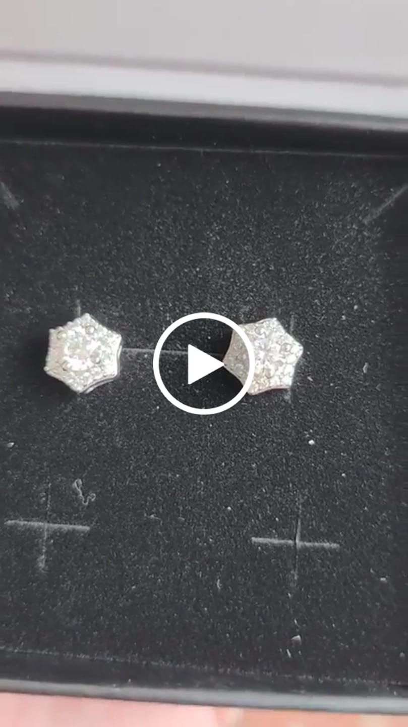 Customer video review of Poppy 18k White Gold Plated Stud Earrings with Simulated Diamond Crystals