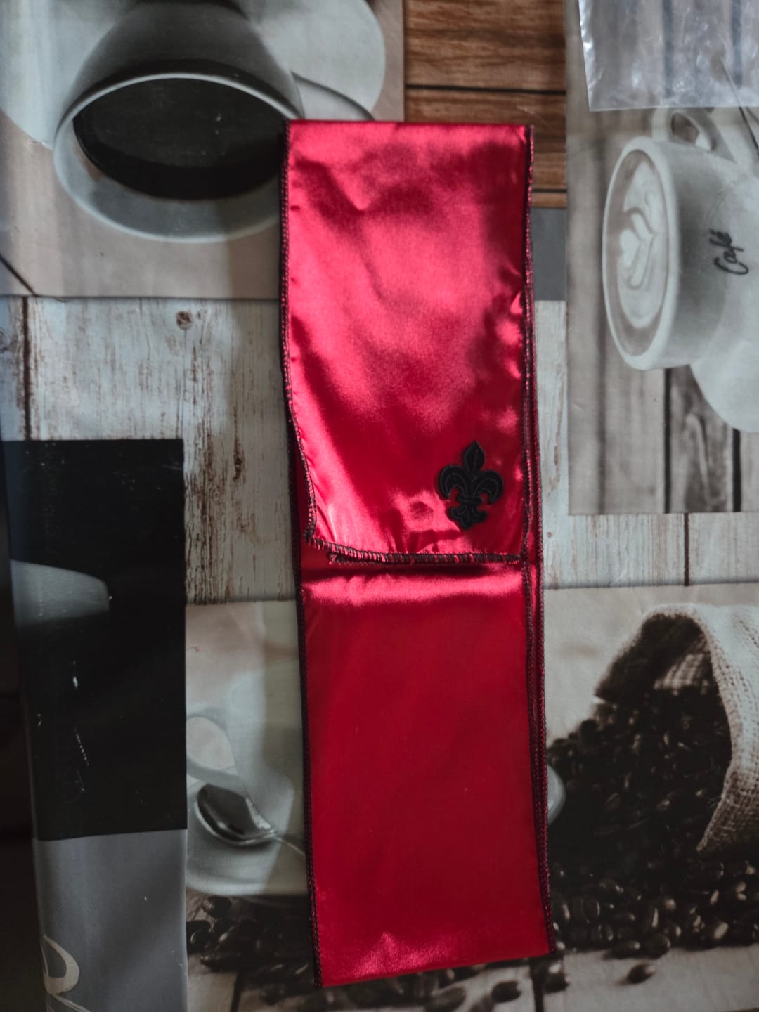 Customer photo review of SiaLinda: Augenbinde Zola II Sina, karmesin rot, Satin