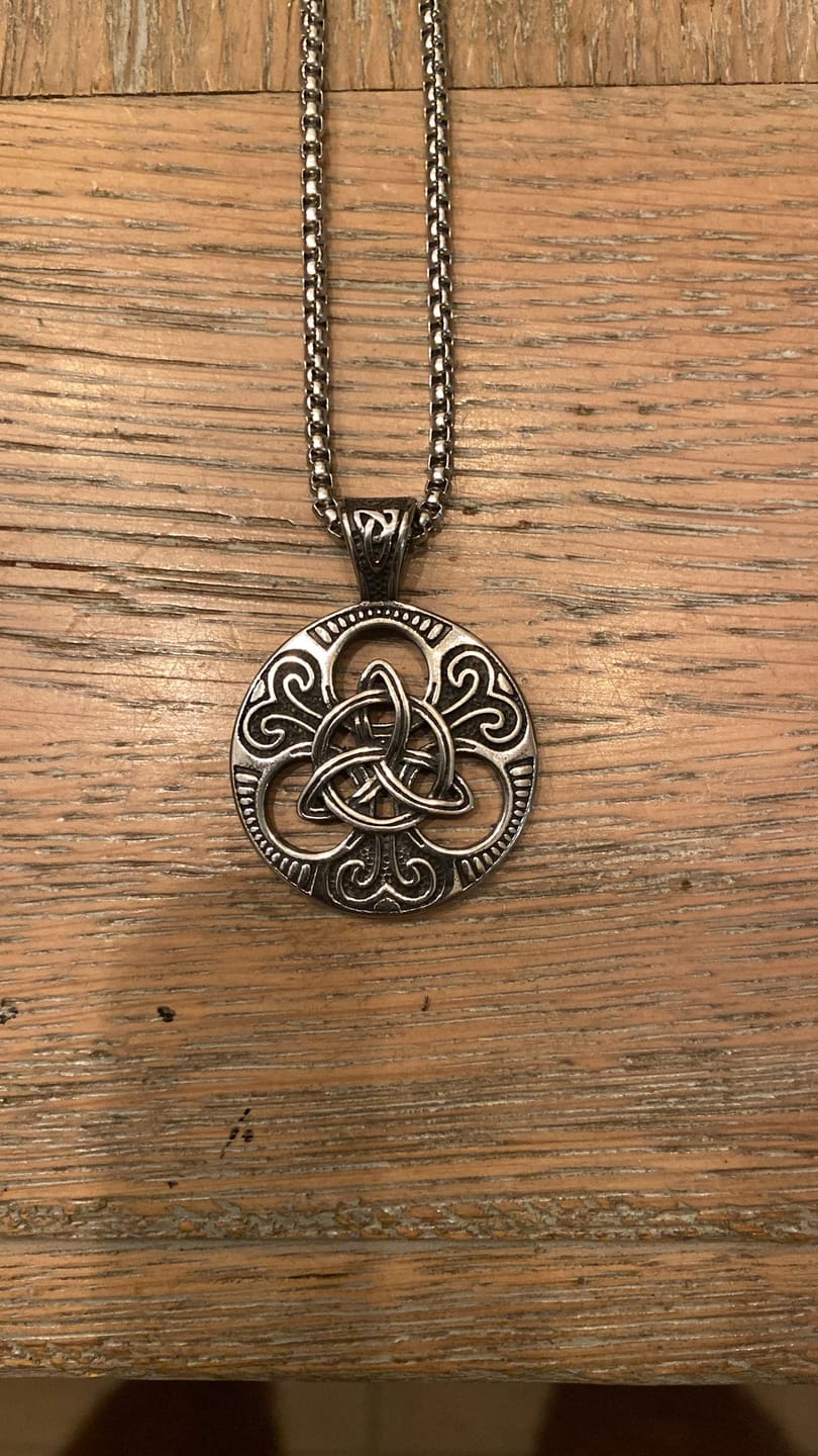 Customer photo review of PENDENTIF TRIQUETRA