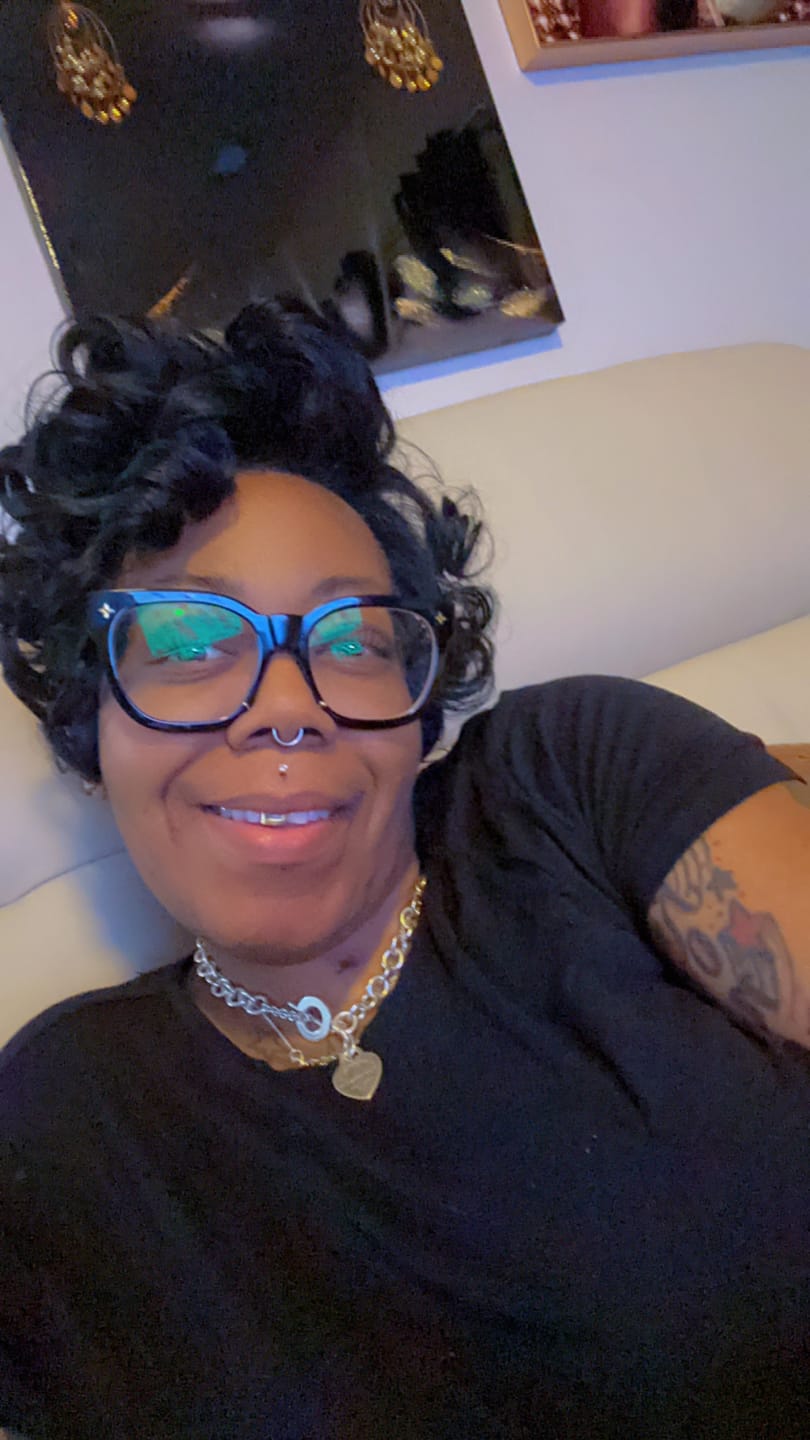 Customer photo review of Outre Perfect Hairline Glueless Hand-Tied 13x4 HD Lace Front Wig - LORI