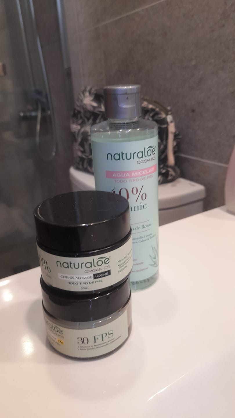 Customer photo review of Set Antiage Crema día SPF30 + Crema/Gel Noche