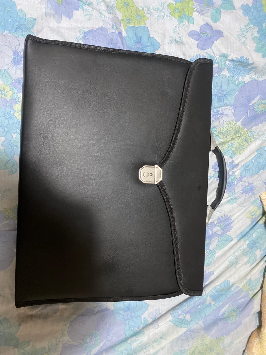 Customer photo review of Mallette Maçonnique Souple en Simili-Cuir - Transport Élégant pour Décors Maçonniques