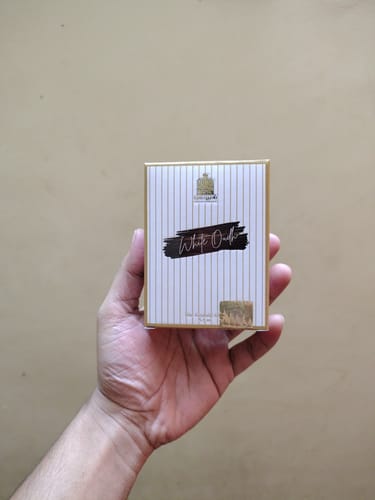 Customer photo review of White Oudh Luxury Attar Perfume