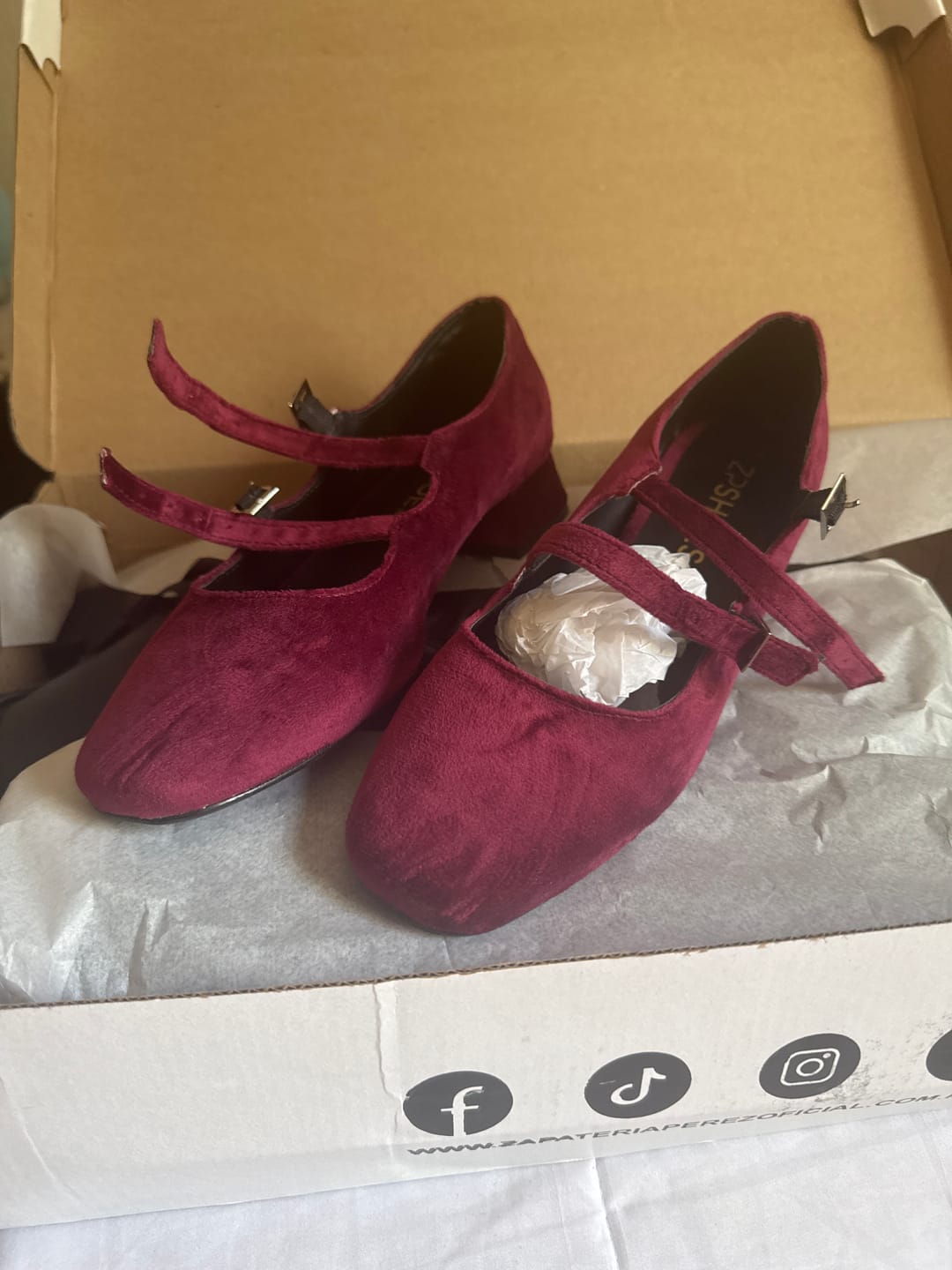 Customer photo review of ZAPATILLA ZP ELSIE WINE VELVET BURGUNDY