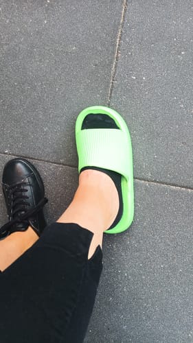 Customer photo review of HappyFlops