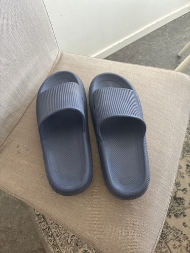 Customer photo review of HappyFlops