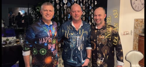 Customer photo review of Chemise à manches longues bleue pour hommes Happy New Year's Eve Festival Fireworks Holiday Print