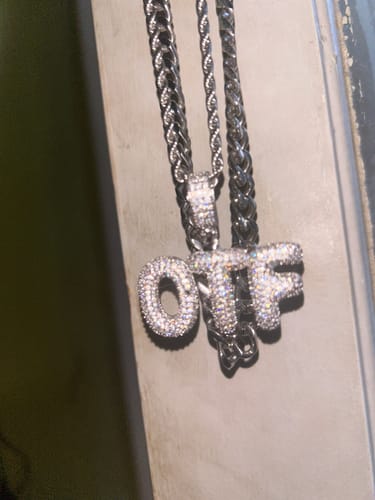 Customer photo review of COLLIER PENDENTIF PERSONNALISÉ PRÉNOM DIAMANT OR BLANC