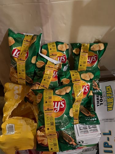 Customer photo review of Lays Chips with oregano - 140g
