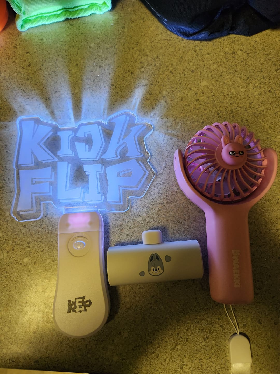 Customer photo review of STRAY KIDS - dominATE SEOUL WORLD TOUR OFFICIAL MD SKZOO HANDHELD FAN