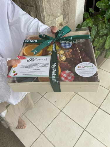 Customer photo review of Bukit Gasing Gold Fruit Grazing Platter [Malaysia]